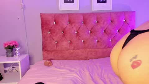 lilirousee online show from May 4, 7:20 pm