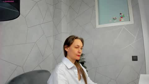 lillian_white1 online show from March 11, 7:24 am