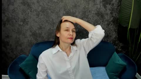 lillian_white1 online show from March 6, 8:09 am