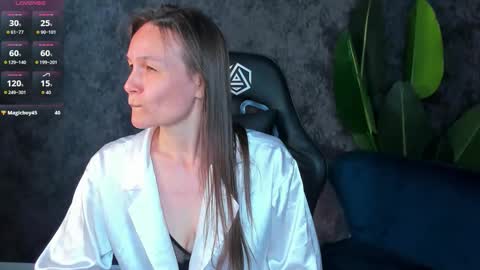 lillian_white1 online show from September 16, 12:56 am