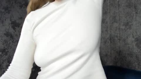 lillian_white1 online show from April 8, 5:10 am