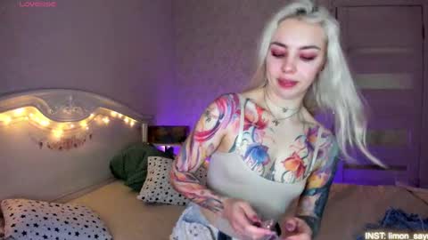 LilliMoore online show from May 21, 12:50 am