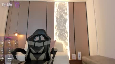 L I L L Y online show from February 12, 8:01 pm