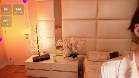 Lilly Colins online show from April 13, 7:40 pm