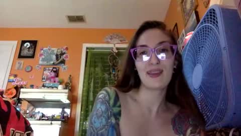 hi guys im back on here 3 online show from November 9, 8:22 pm