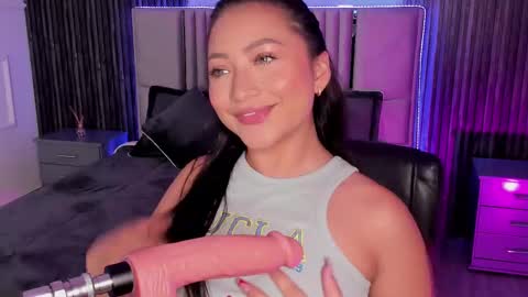 Snapshot of lillyortiz_ chatting on February 12, 7:45 pm Lilly Ortiz online show from February 12, 7:45 pm