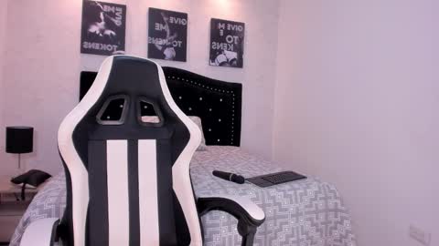 Lilly online show from March 4, 9:32 pm