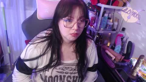 Snapshot of lilomoon69 chatting on March 10, 7:11 am Lilo  online show from March 10, 7:11 am