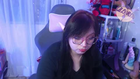 Snapshot of lilomoon69 chatting on February 27, 4:35 am Lilo  online show from February 27, 4:35 am