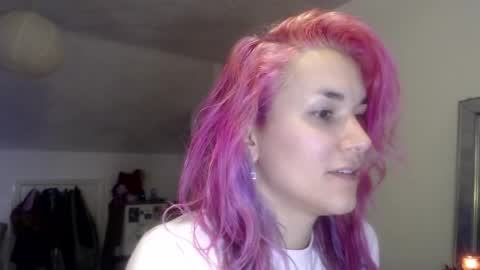 lilvenice7 online show from April 1, 7:33 pm