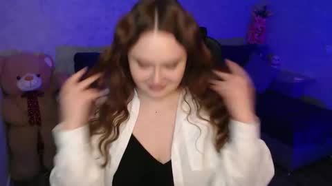 lily_baker_ online show from January 31, 7:11 pm