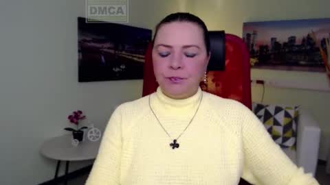 Lily online show from November 30, 9:05 am