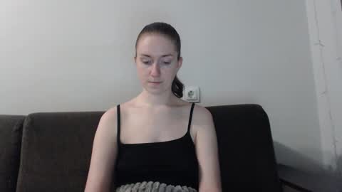 lily_love_x online show from November 11, 10:45 pm