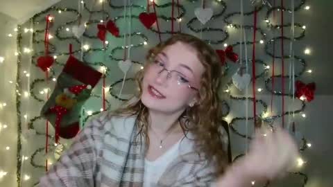 small lily online show from December 15, 6:15 pm