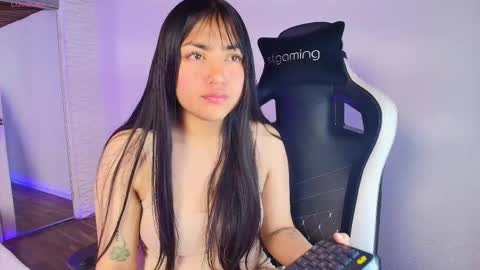Snapshot of lily_waist chatting on October 6, 11:17 am lily_waist online show from October 6, 11:17 am
