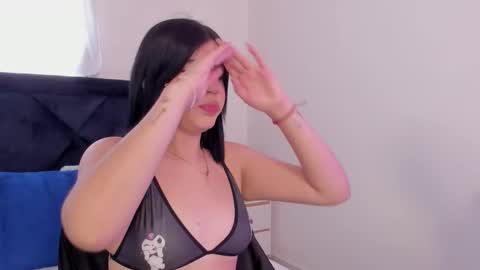 LilyWoodz online show from January 6, 7:07 pm