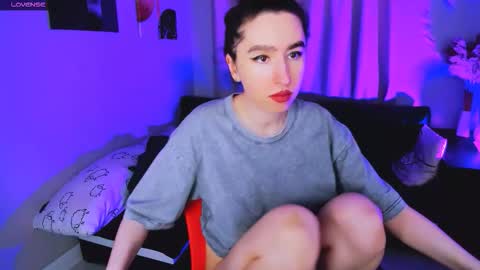 LILY online show from November 19, 7:51 am