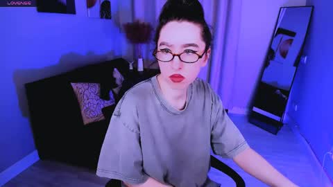 LILY online show from March 18, 8:09 am