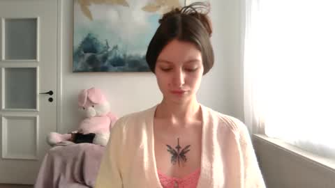 lilycandy_ online show from February 12, 1:15 pm