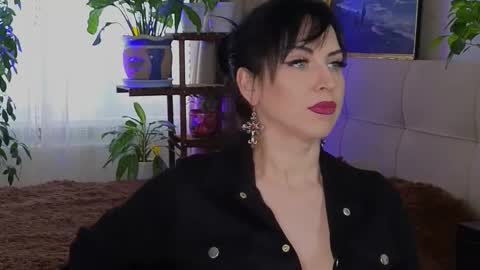 Snapshot of lilyconor chatting on October 31, 11:21 am Lily online show from October 31, 11:21 am