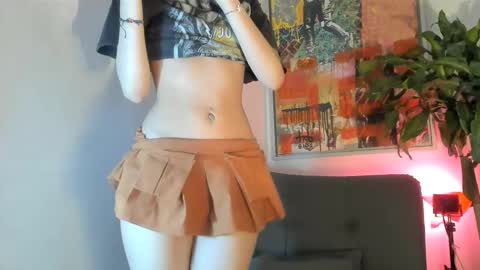 lilyskinny27 online show from December 23, 4:29 am