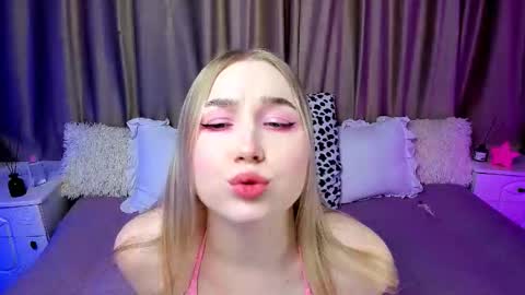 Snapshot of lilystarlight chatting on October 21, 5:12 am Lilian online show from October 21, 5:12 am