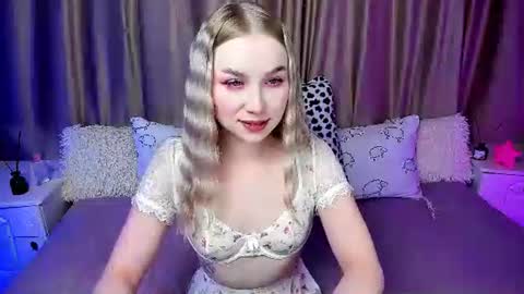 Snapshot of lilystarlight chatting on October 3, 3:37 am Lilian online show from October 3, 3:37 am