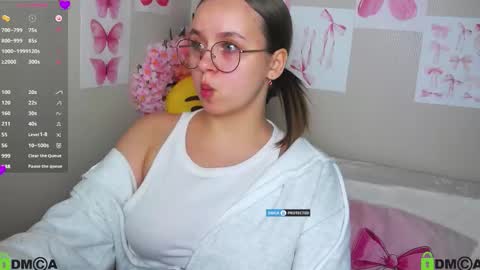 Lily online show from October 5, 1:51 pm