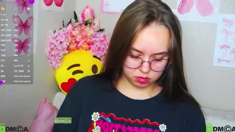 Lily online show from September 9, 7:19 am