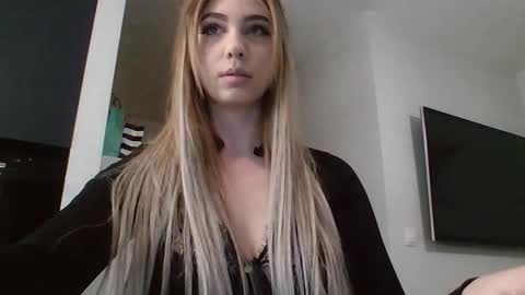 Lily online show from February 2, 8:05 pm