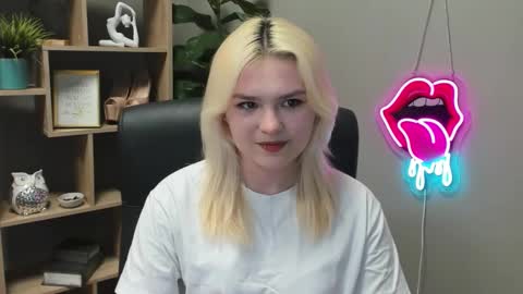 Lily online show from March 5, 2:26 pm