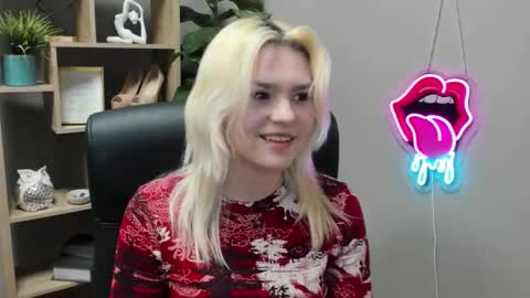 Lily online show from March 13, 7:44 am