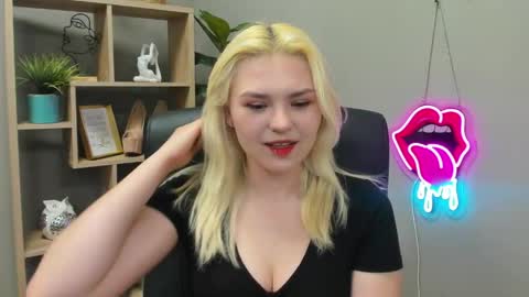 Lily online show from May 7, 6:53 am