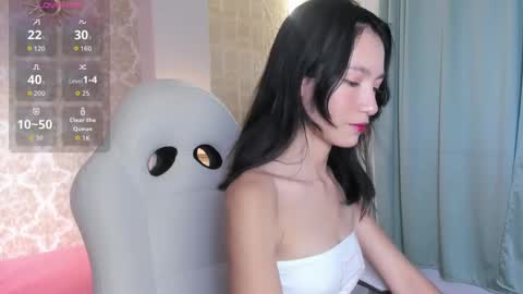 Lilyy online show from September 17, 8:45 pm