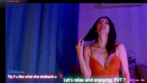 LilyXSky online show from November 28, 5:20 pm