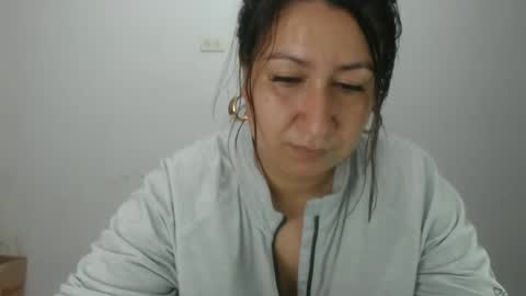 iiisabella online show from November 11, 11:01 am