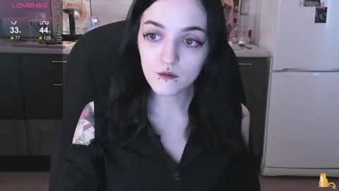 Lina 3  1715622743 online show from November 26, 9:17 am