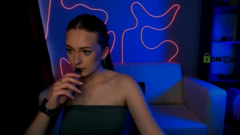 linaa_dolly online show from May 26, 2:12 pm