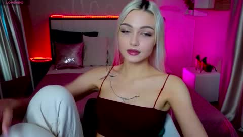 I am Lina online show from November 7, 2:19 pm