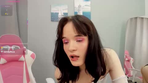 L I N A online show from January 10, 2:11 pm