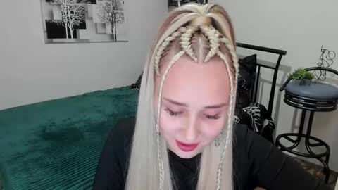 Lina online show from February 15, 9:15 pm