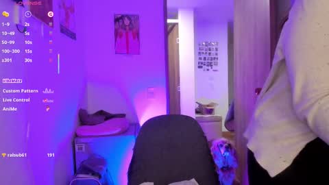 Giggles  online show from February 26, 11:19 pm