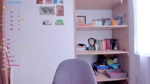 Giggles  online show from March 5, 1:39 pm