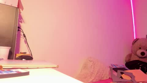 Snapshot of linda_milleer_ chatting on September 30, 12:10 am Lindaa maria online show from September 30, 12:10 am