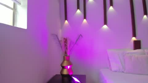 L I N D A online show from March 2, 7:09 pm