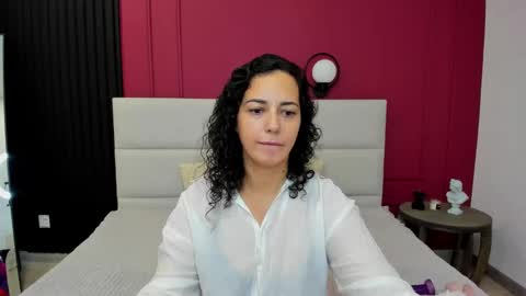 Linda online show from October 18, 1:43 am