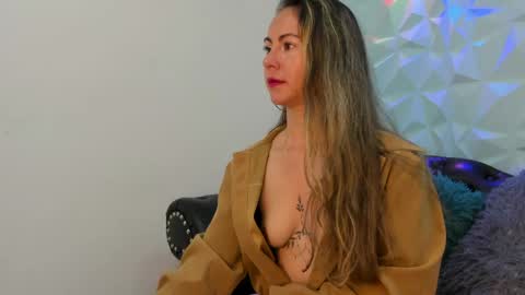 lindsay_cg online show from May 22, 4:25 pm