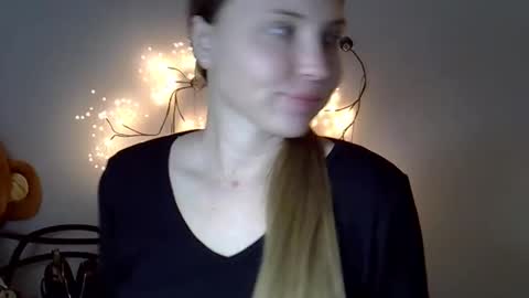 Anna online show from March 10, 8:13 pm