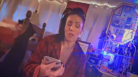 linuxgirlsudosu online show from January 9, 12:19 pm