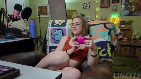 Linzy19 online show from February 16, 3:47 am